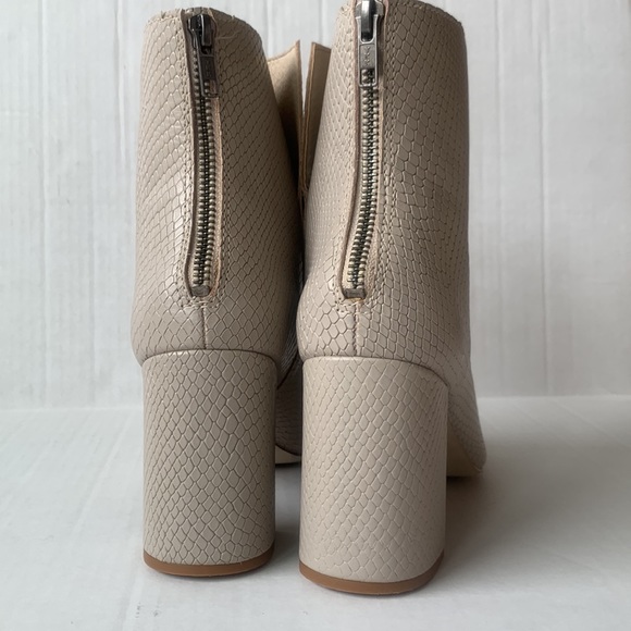 Matisse Melaney Ivory/Taupe Snake Open-Toe Bootie EUC!! Size 7 - Picture 2 of 14